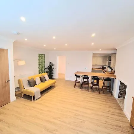 Luxury, Spacious 3 Bedroom, Beachfront Apt With Parking & Courtyard - Shoreside Margate Exterior photo