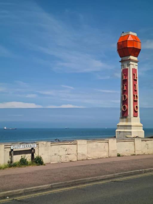 Appartement Luxury, Spacious 3 Bedroom, Beachfront With Parking & Courtyard - Shoreside