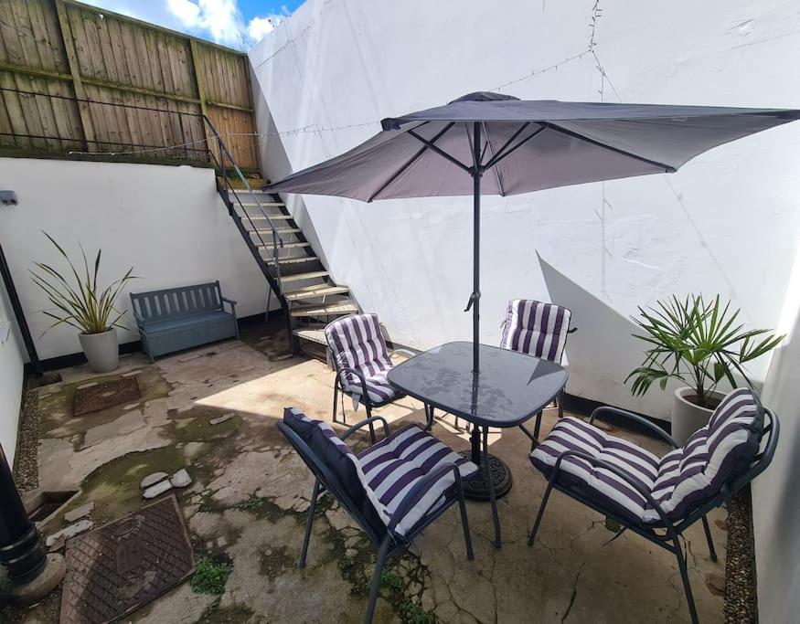 Luxury, Spacious 3 Bedroom, Beachfront With Parking & Courtyard - Shoreside Appartement Margate