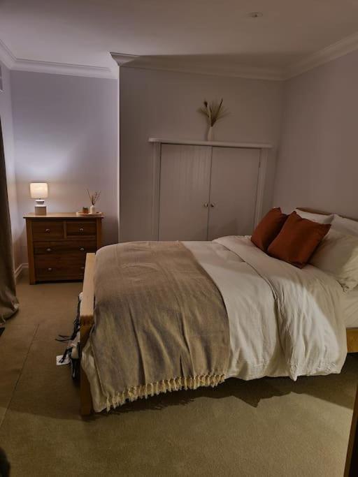 Appartement Luxury, Spacious 3 Bedroom, Beachfront With Parking & Courtyard - Shoreside *